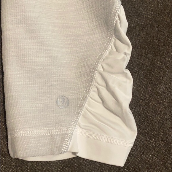 Lululemon white and gray ruched Capri legging - Picture 3 of 6